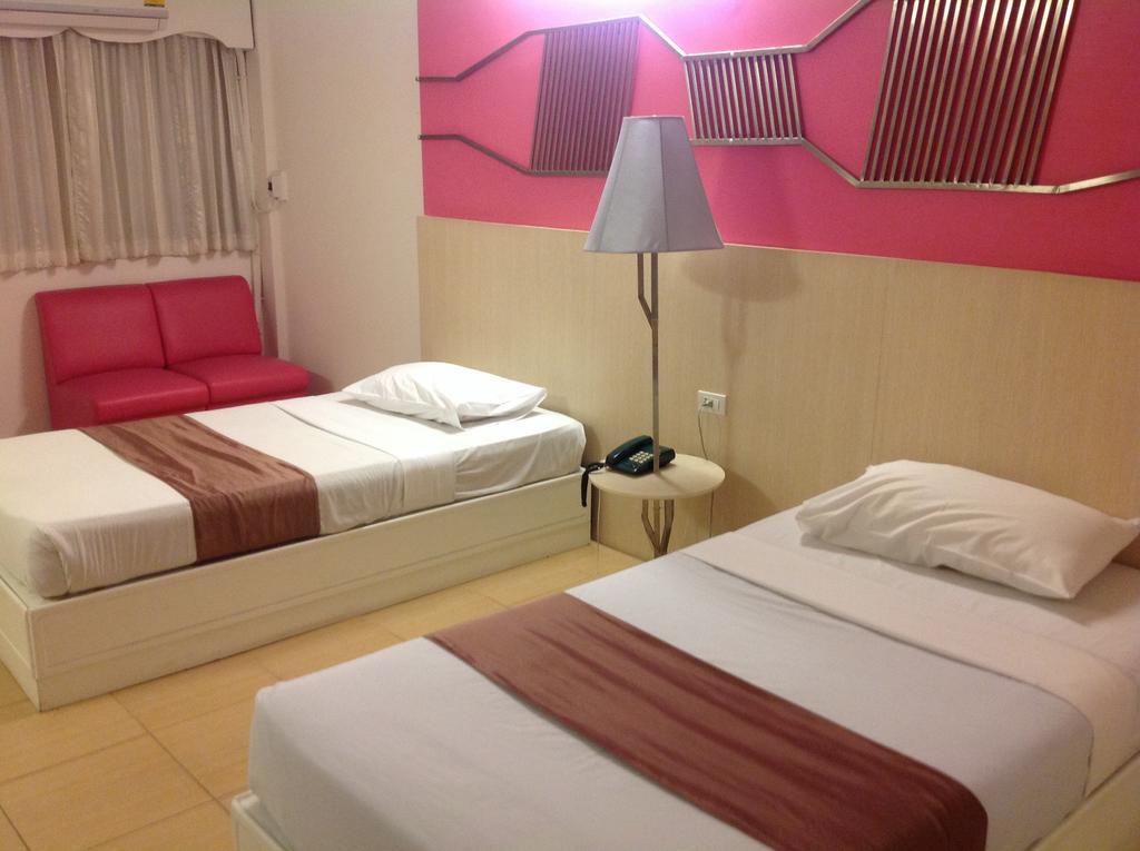 צ'יאנג מאי Highway Hotel מראה חיצוני תמונה