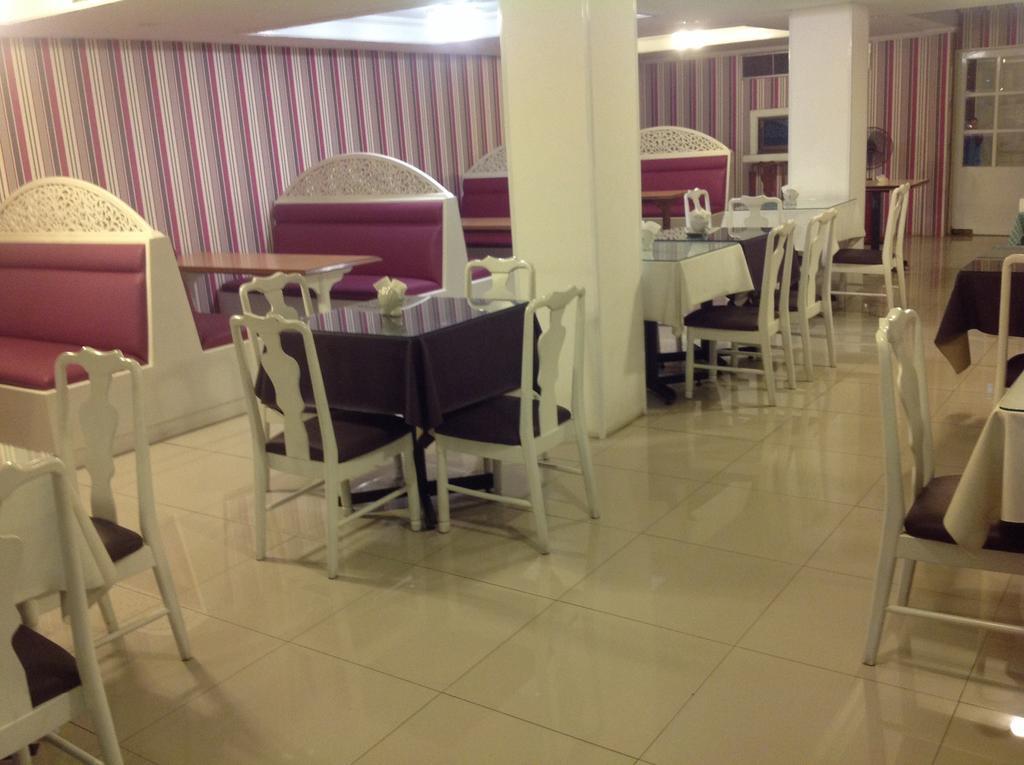 צ'יאנג מאי Highway Hotel מראה חיצוני תמונה
