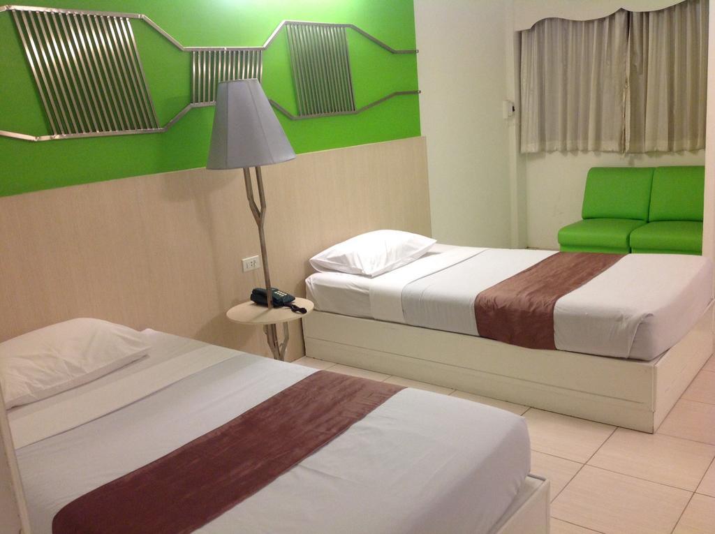 צ'יאנג מאי Highway Hotel מראה חיצוני תמונה