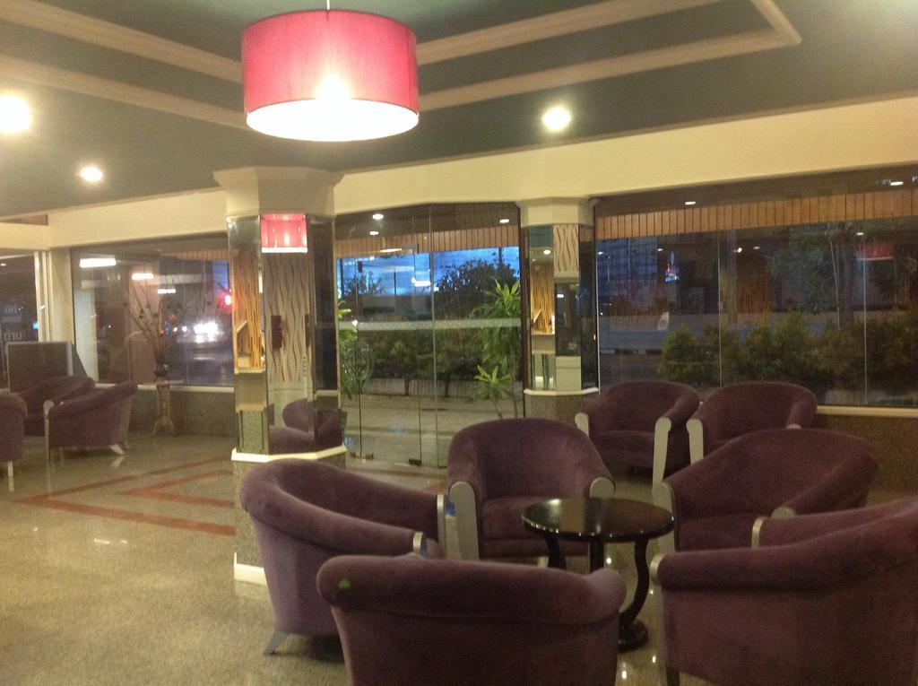 צ'יאנג מאי Highway Hotel מראה חיצוני תמונה