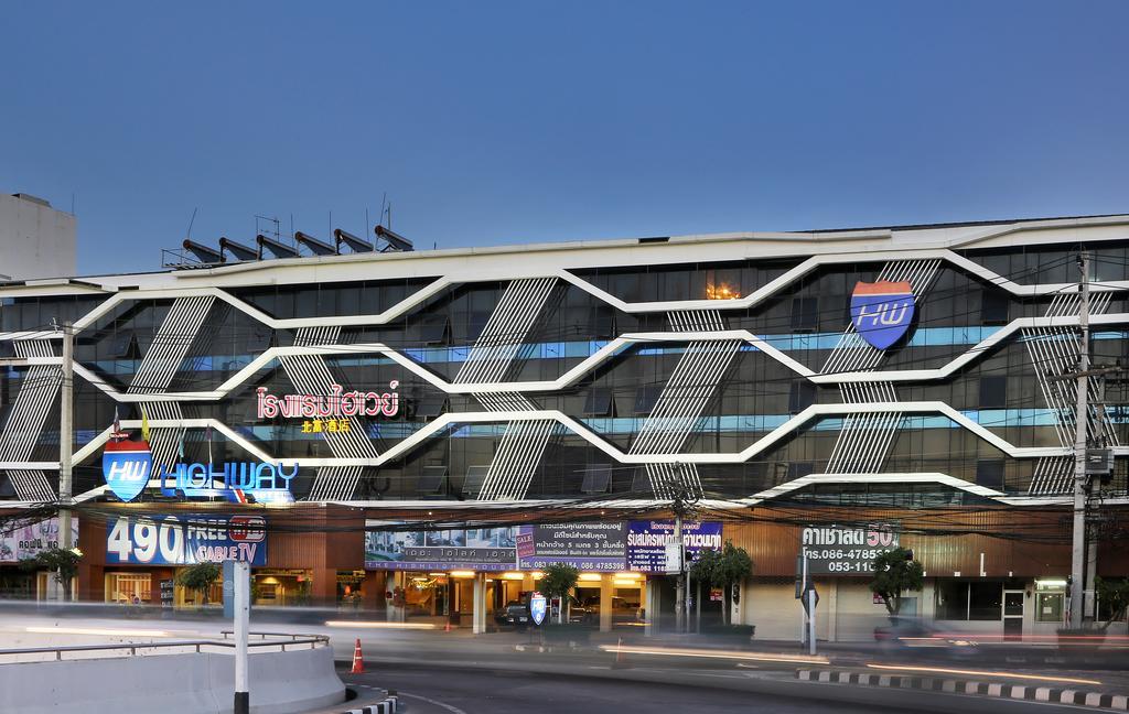 צ'יאנג מאי Highway Hotel מראה חיצוני תמונה