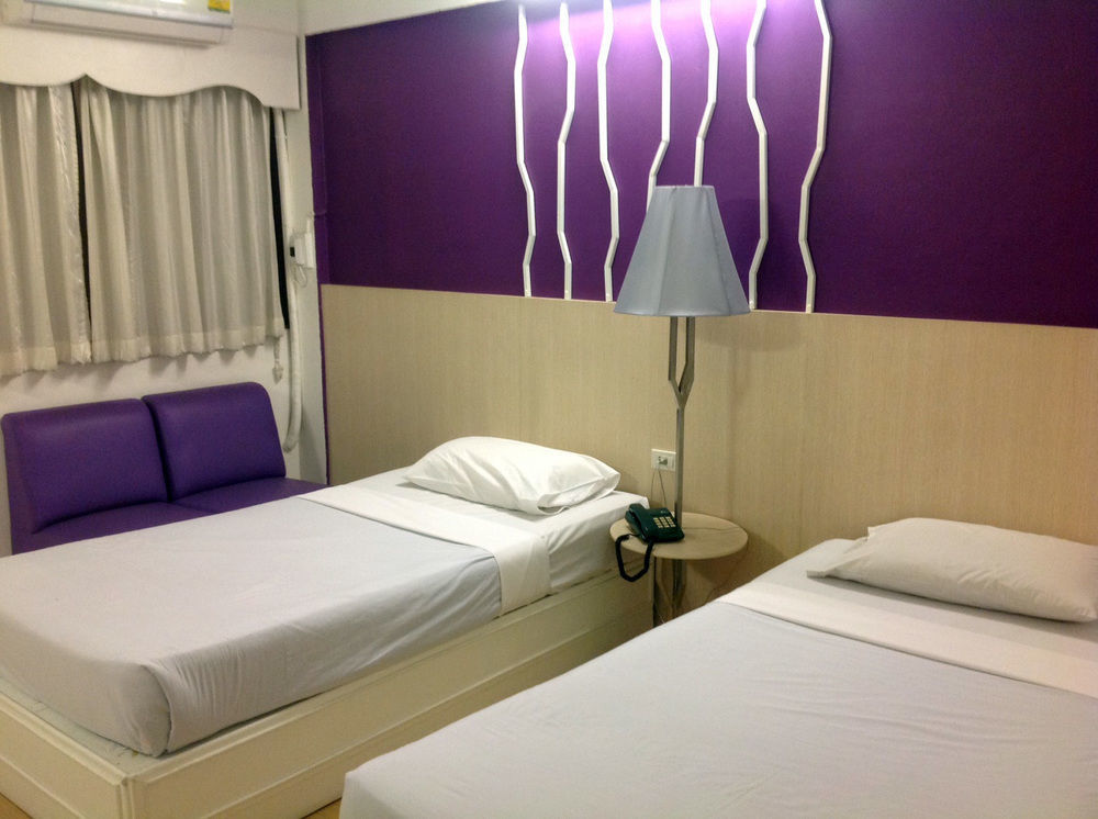 צ'יאנג מאי Highway Hotel מראה חיצוני תמונה