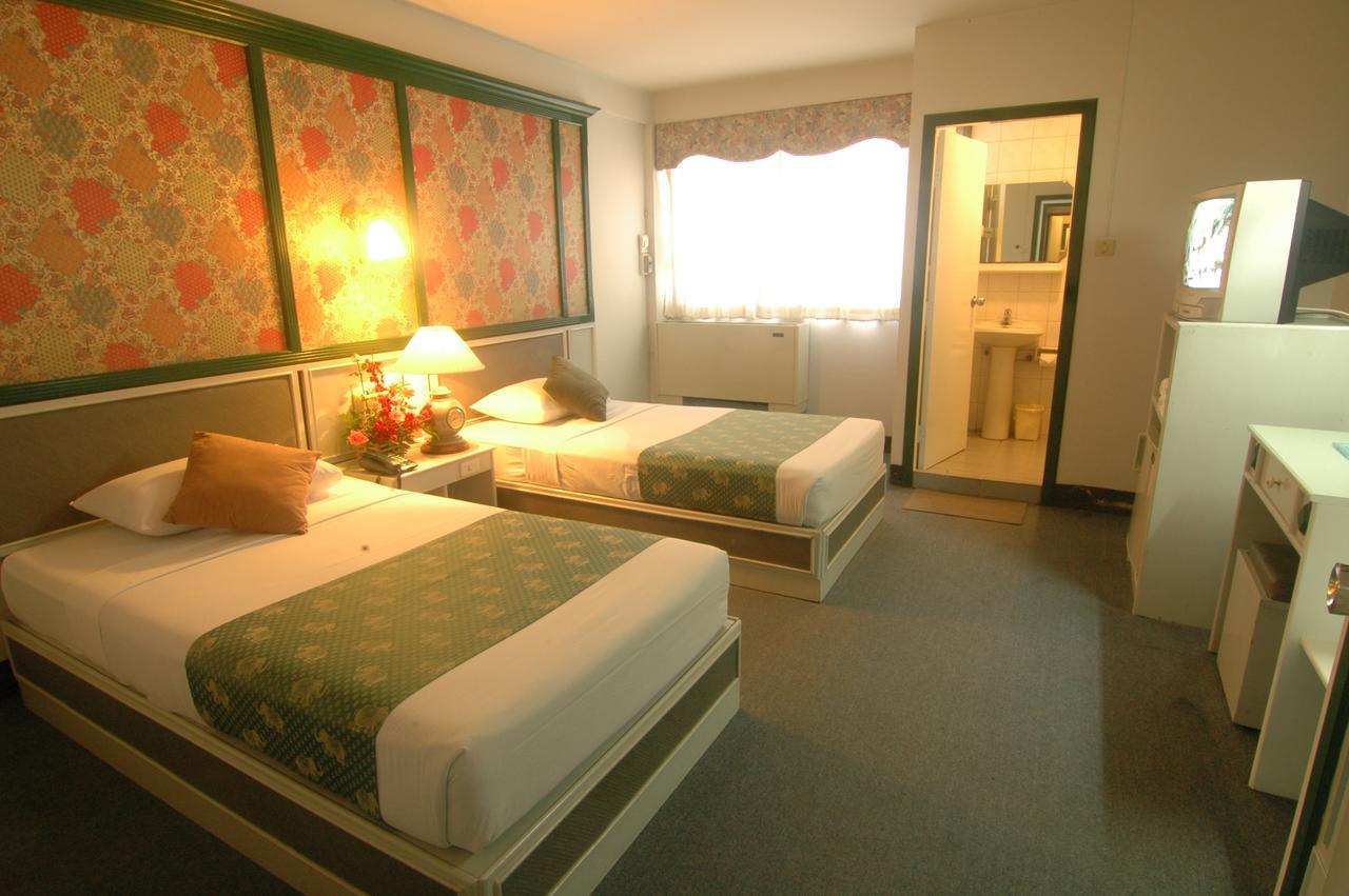 צ'יאנג מאי Highway Hotel מראה חיצוני תמונה
