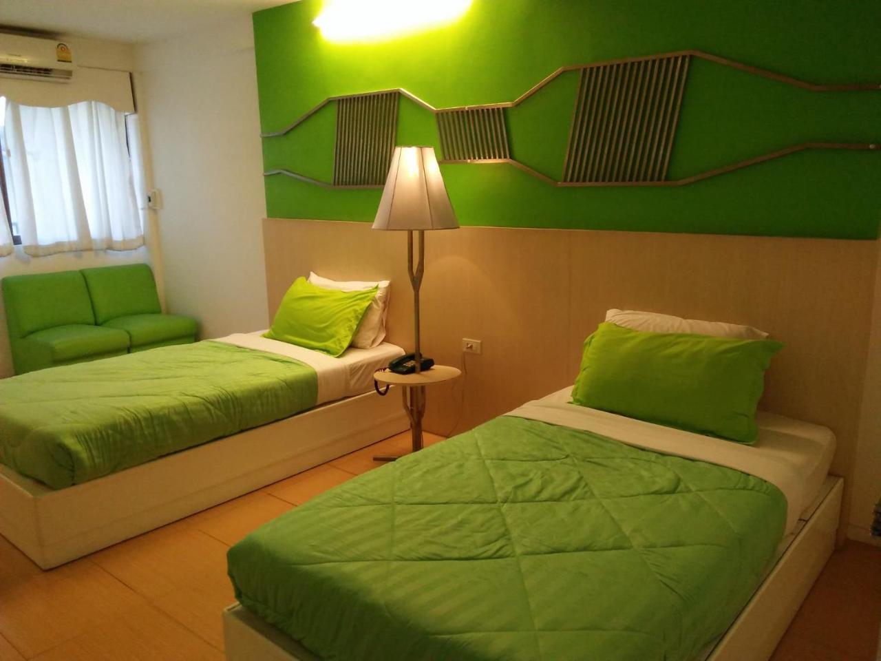 צ'יאנג מאי Highway Hotel מראה חיצוני תמונה