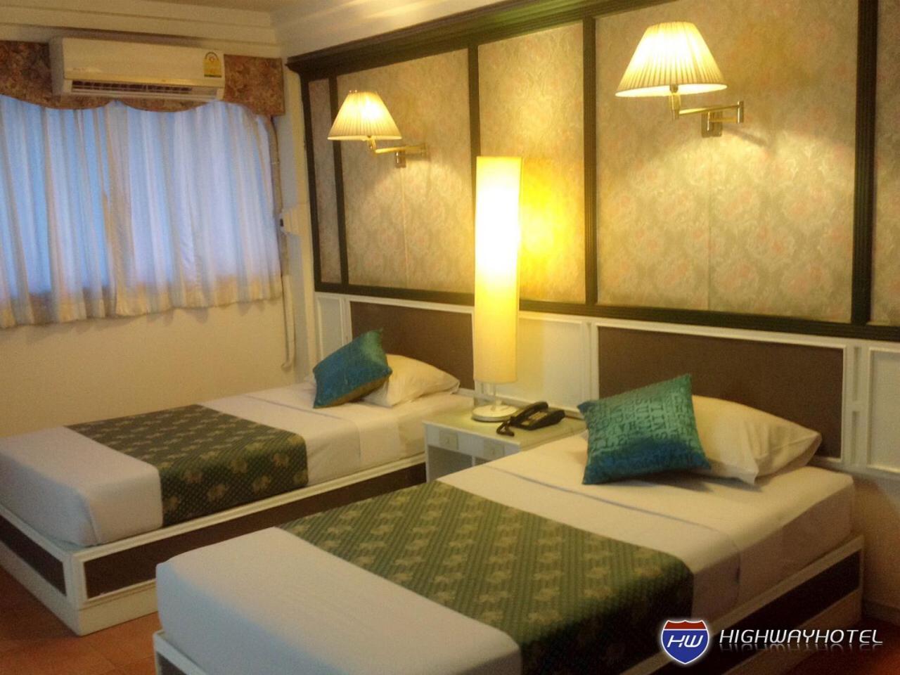 צ'יאנג מאי Highway Hotel מראה חיצוני תמונה