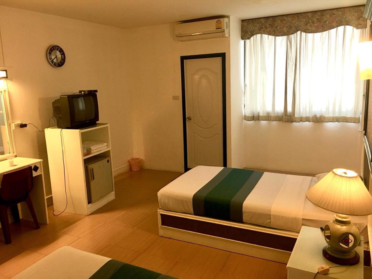 צ'יאנג מאי Highway Hotel מראה חיצוני תמונה