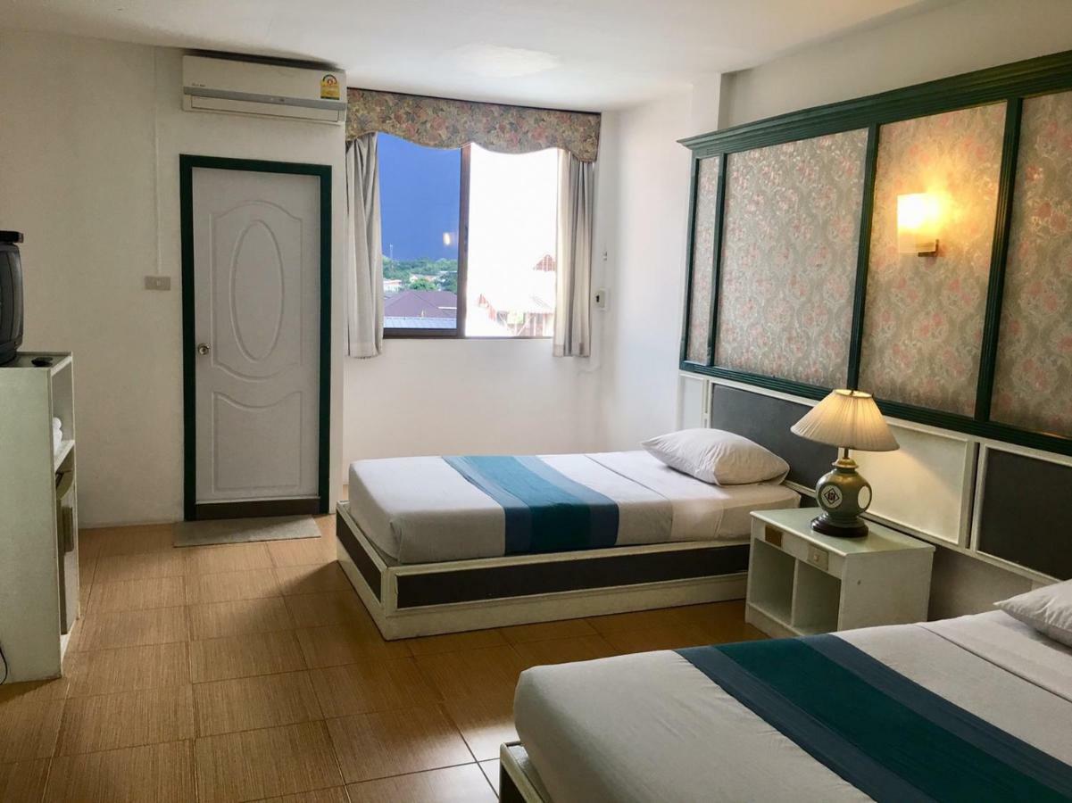 צ'יאנג מאי Highway Hotel מראה חיצוני תמונה