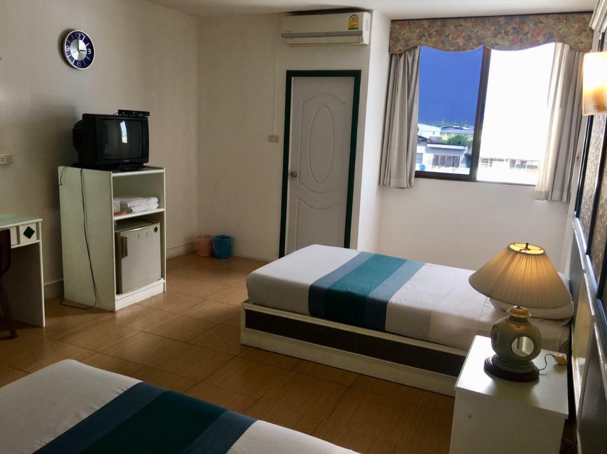 צ'יאנג מאי Highway Hotel מראה חיצוני תמונה